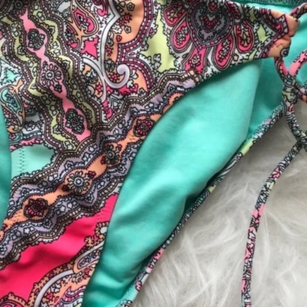 Victoria’s Secret Paisley Bikini Bottom - Picture 3 of 4